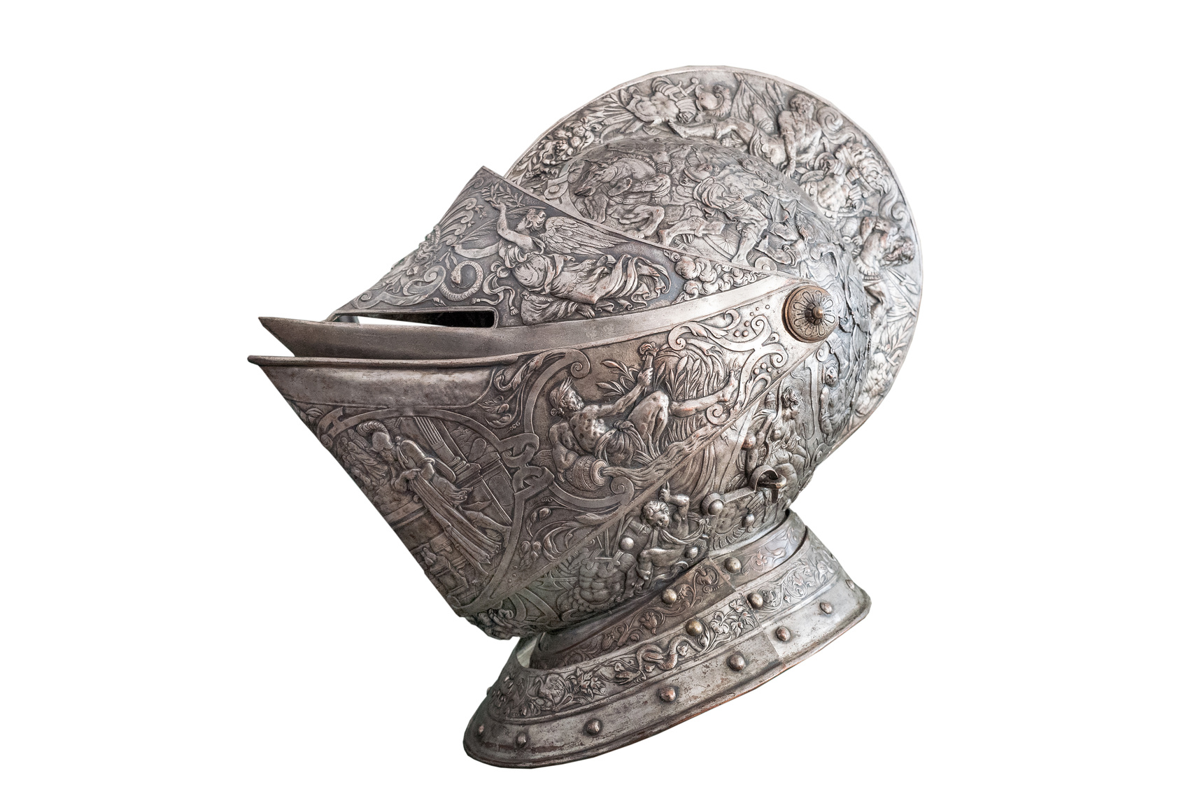 What are some facts about medieval armor?